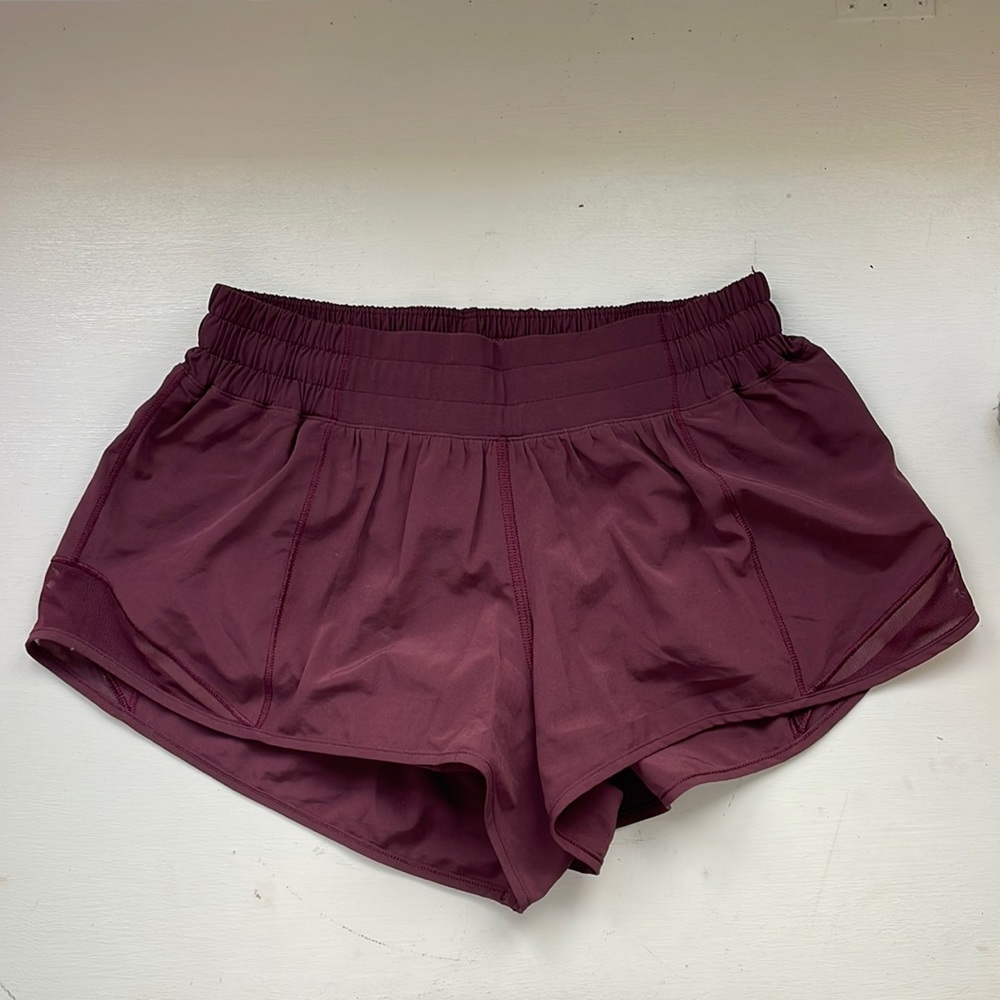 Lululemon Hotty Hot 2.5 inch shorts